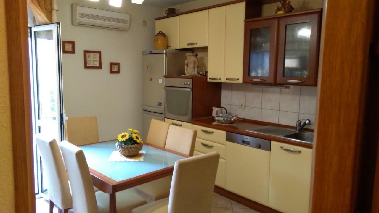 Apartment Tatjana Vis Exterior photo